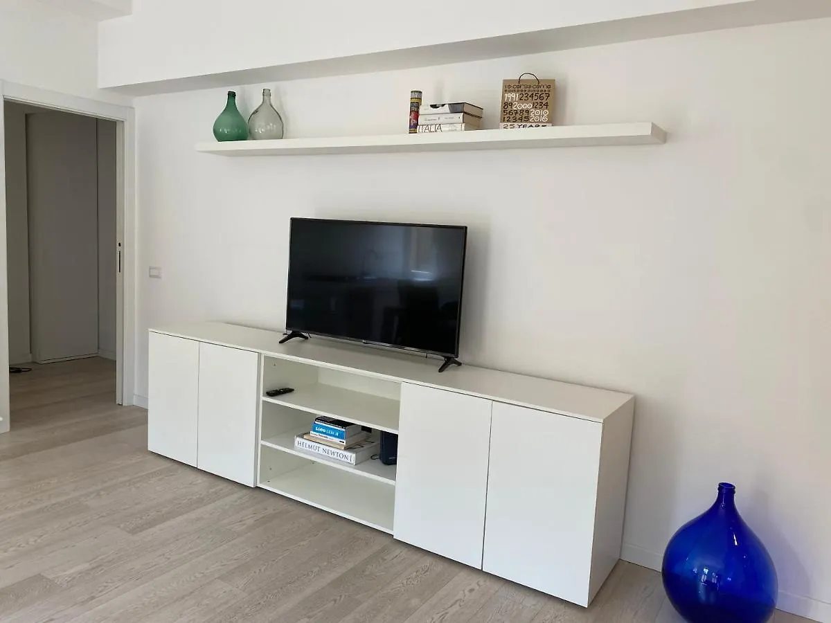 Bright & Spacious Apartment Near Navigli - Ponti Milan 0*,  Italy