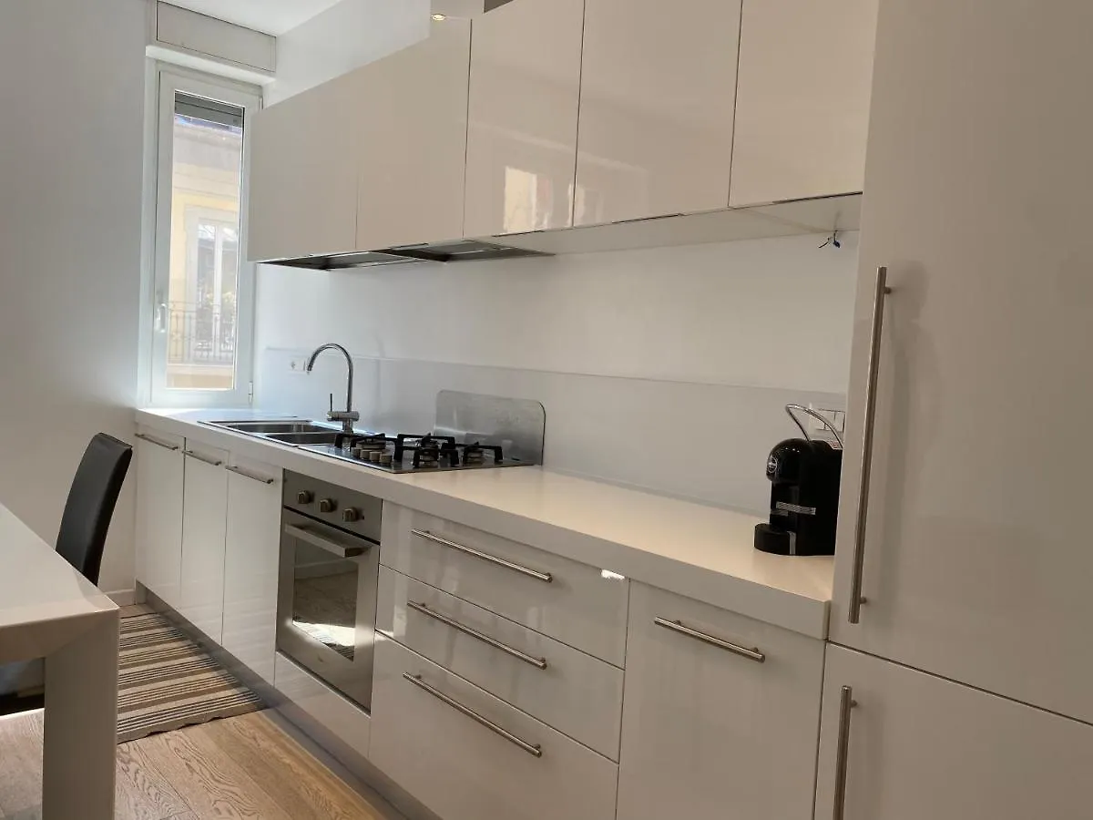 Bright & Spacious Apartment Near Navigli - Ponti Milan Italy