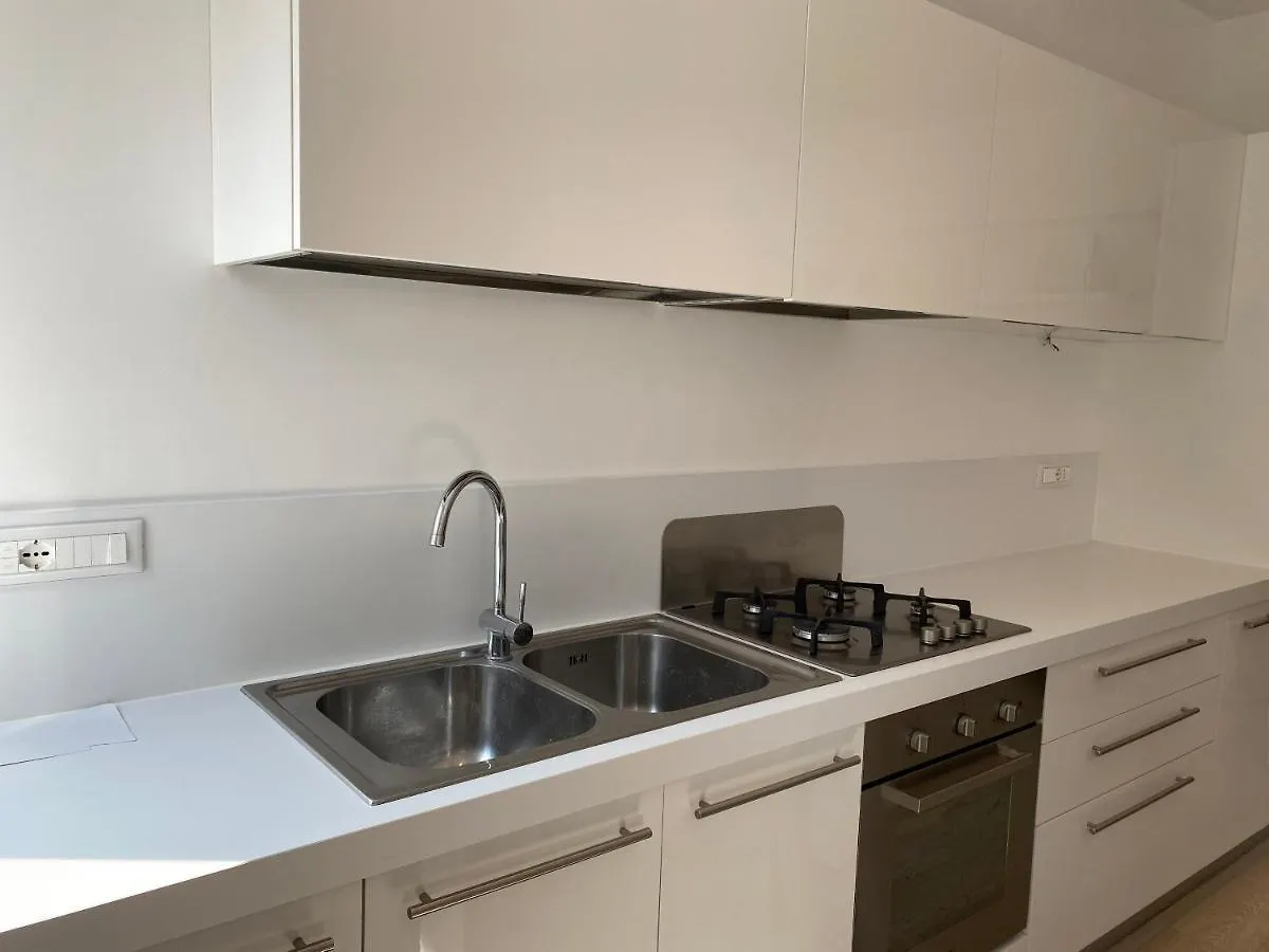 Bright & Spacious Apartment Near Navigli - Ponti Milan Italy