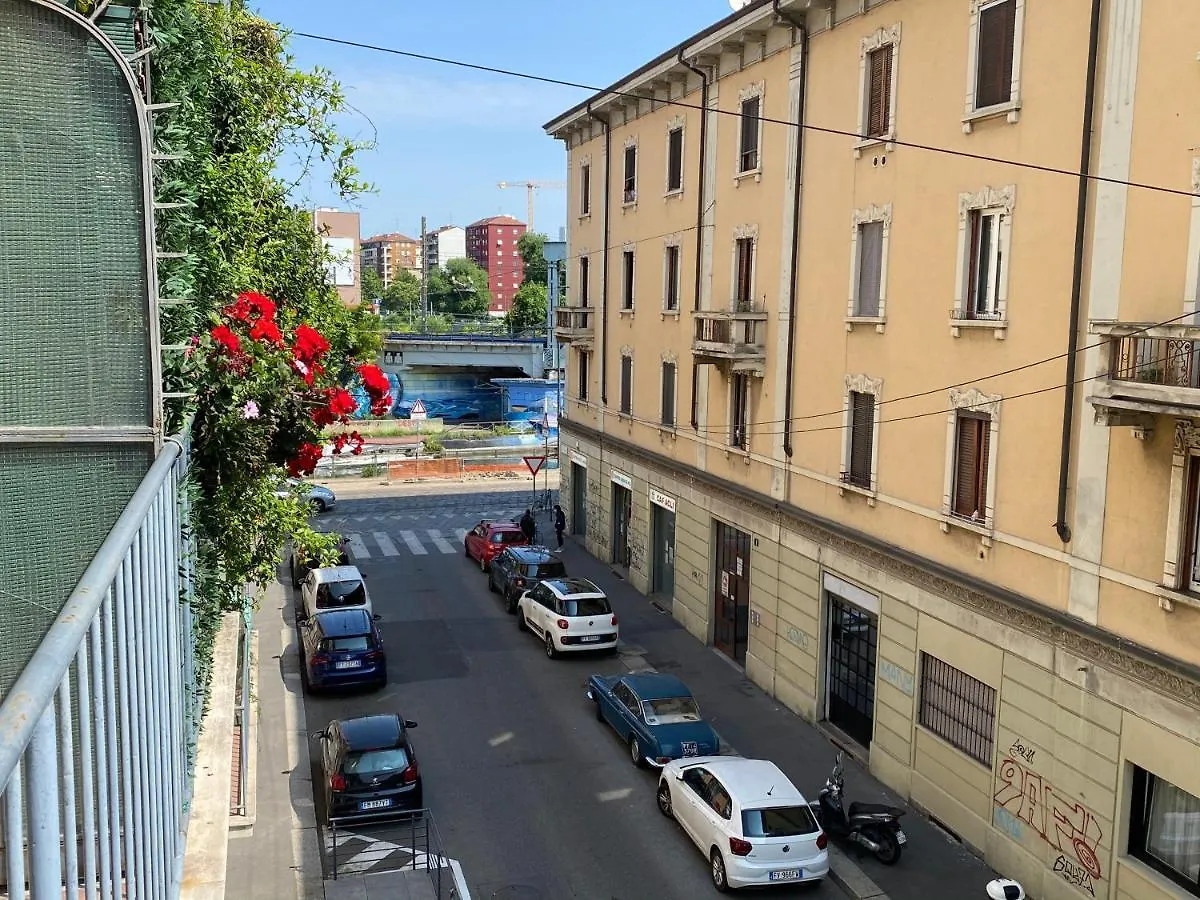 Bright & Spacious Apartment Near Navigli - Ponti Milan Italy