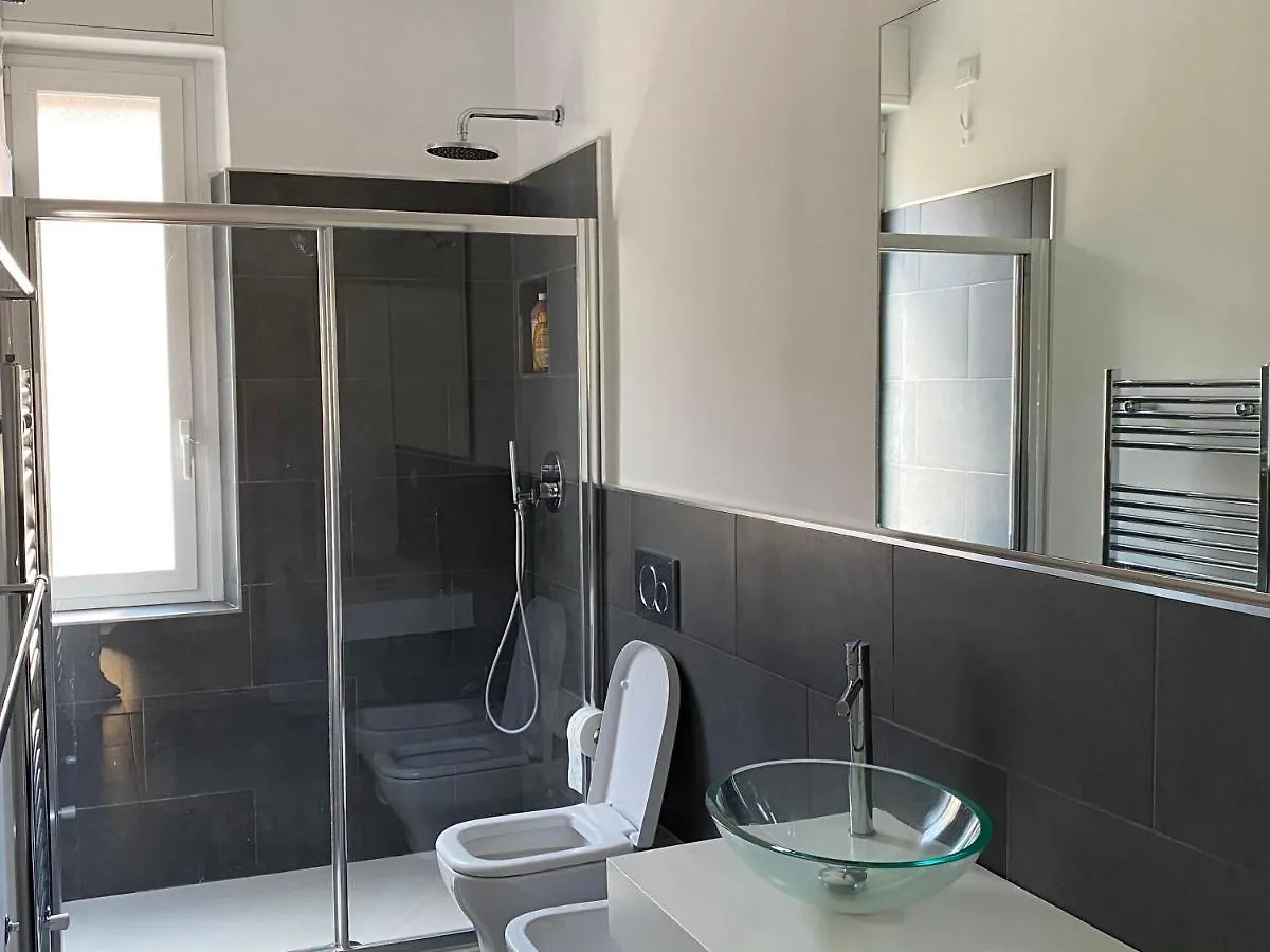 Bright & Spacious Apartment Near Navigli - Ponti Milan Italy