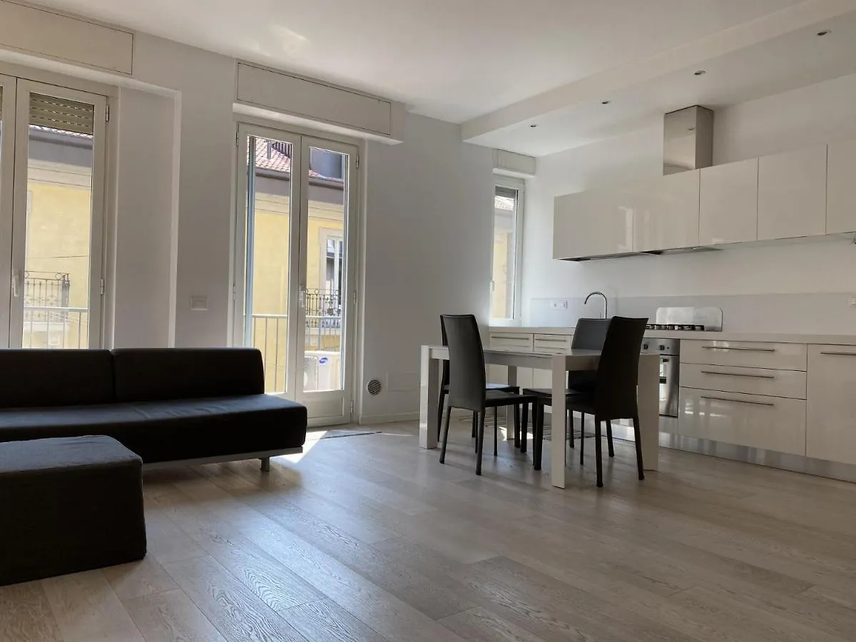 Bright & Spacious Apartment Near Navigli - Ponti Milan 0*,